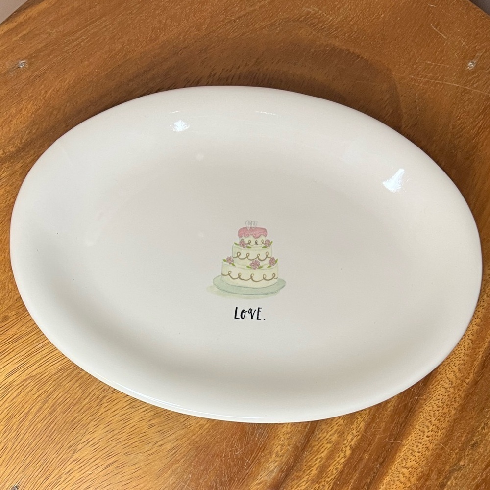 ⭐️NWOT Rae Dunn Love Cake Design Oval Plate